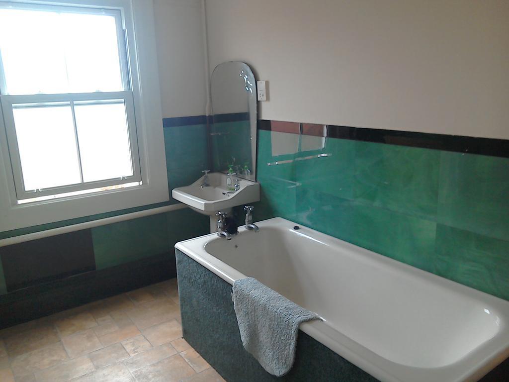 Station Hotel Hucknall Екстериор снимка