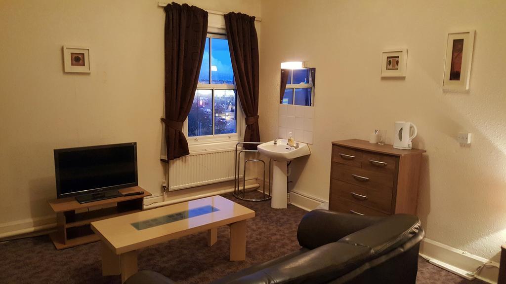 Station Hotel Hucknall Екстериор снимка