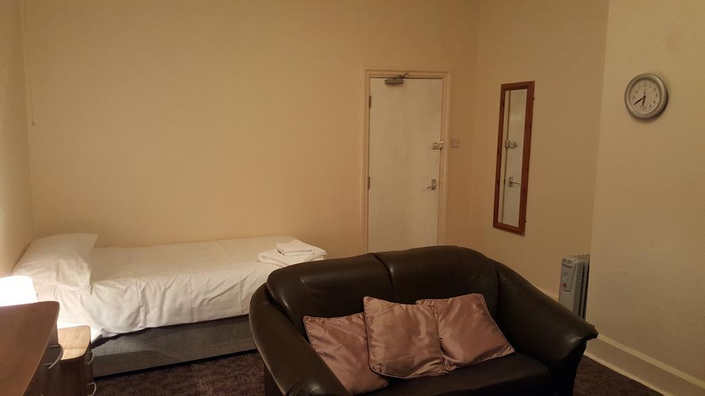 Station Hotel Hucknall Екстериор снимка