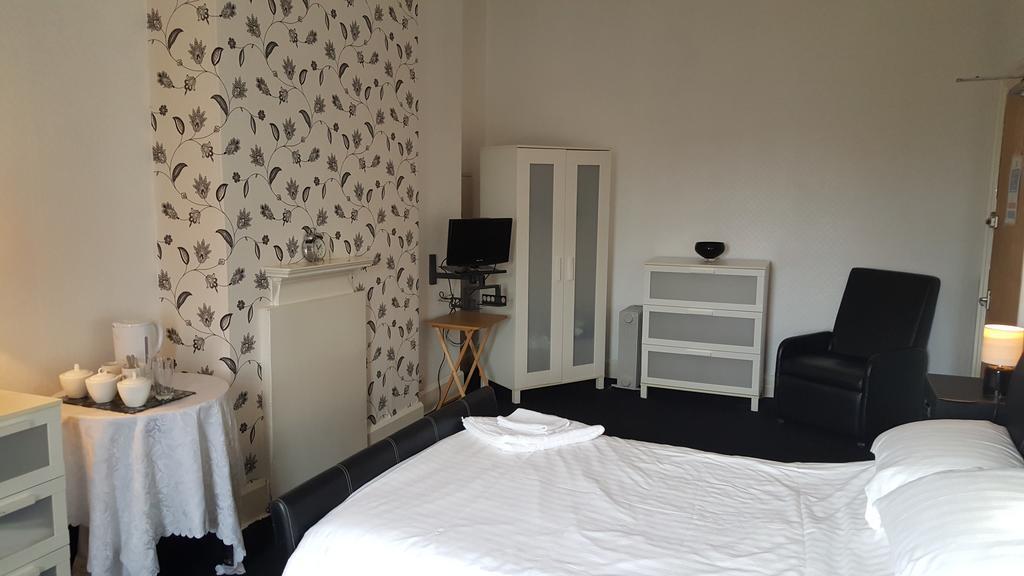Station Hotel Hucknall Екстериор снимка