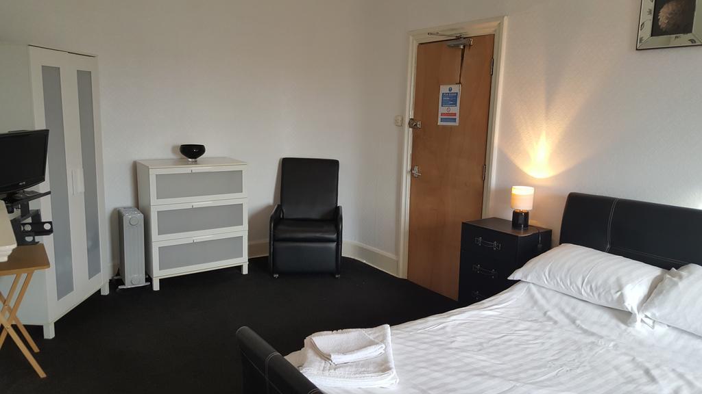 Station Hotel Hucknall Екстериор снимка